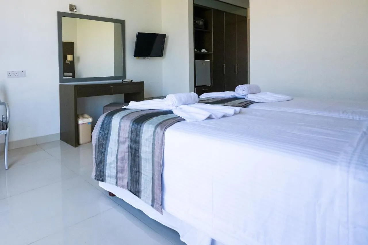 Napa Jay Hotel 아이아 나파 3*,